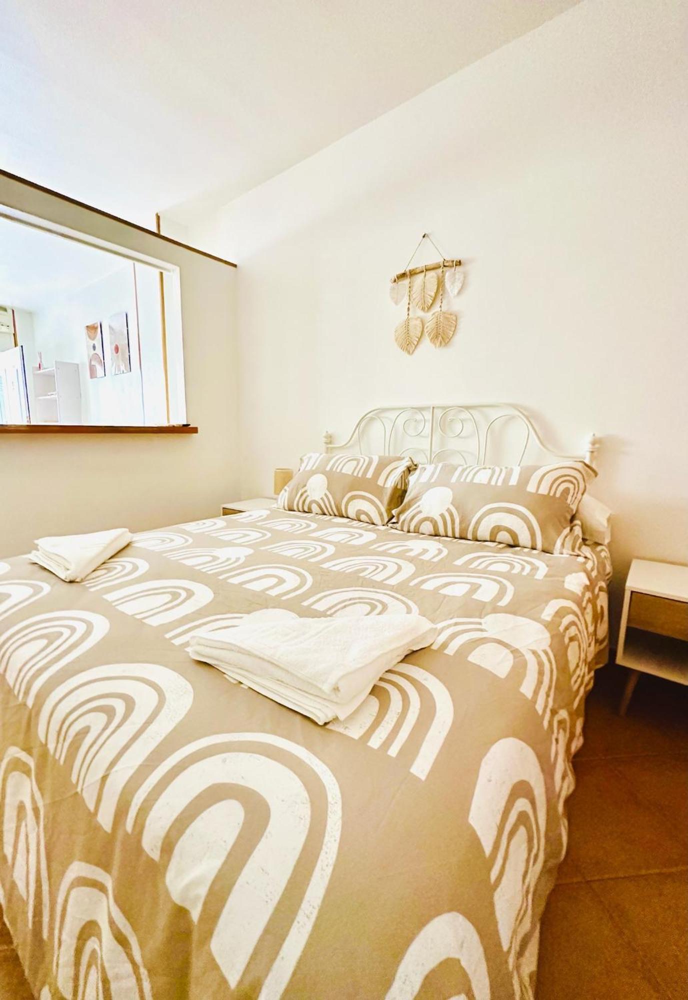 Centre Village Apartment Ла Кала де Михас Екстериор снимка